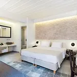 Off Hotel 3*